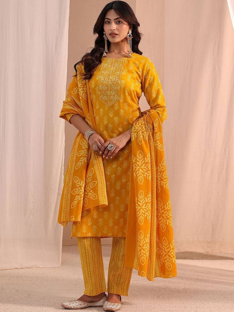 women ethnic motifs printed regular kurta with trousers & with dupatta