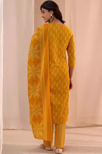 women ethnic motifs printed regular kurta with trousers & with dupatta