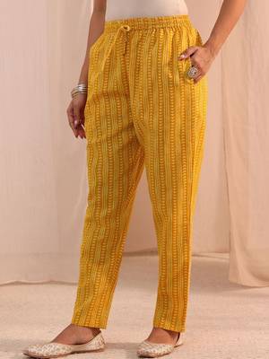 women ethnic motifs printed regular kurta with trousers & with dupatta 5