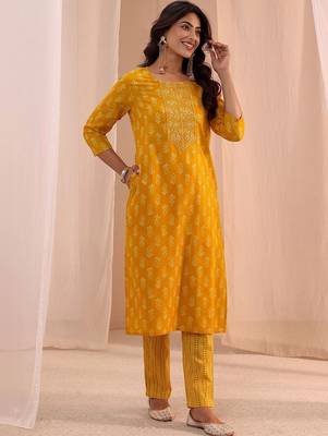 women ethnic motifs printed regular kurta with trousers & with dupatta 6