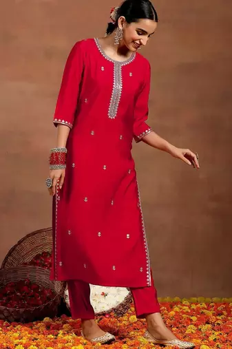 women floral embroidered regular kurta with trousers & with dupatta