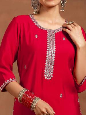 women floral embroidered regular kurta with trousers & with dupatta 5