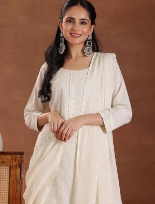 women floral embroidered kurta with trousers & dupatta 2