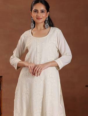 women floral embroidered kurta with trousers & dupatta 6