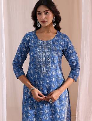 women ethnic motifs printed regular kurta with trousers & with dupatta 2