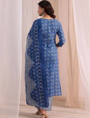 women ethnic motifs printed regular kurta with trousers & with dupatta 4