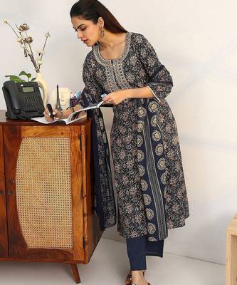 women floral printed regular thread work kurta with trousers & with dupatta 1