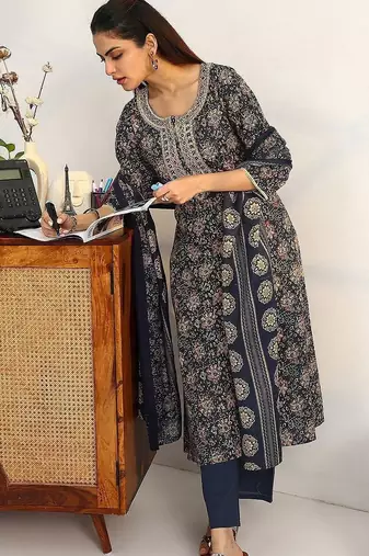 women floral printed regular thread work kurta with trousers & with dupatta