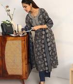 women floral printed regular thread work kurta with trousers & with dupatta
