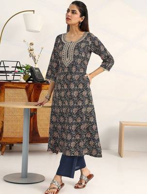 women floral printed regular thread work kurta with trousers & with dupatta 5
