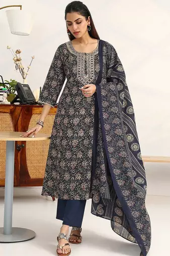 women floral printed regular thread work kurta with trousers & with dupatta