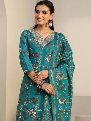 women floral printed regular kurta with trousers & with dupatta 4