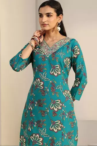 women floral printed regular kurta with trousers & with dupatta
