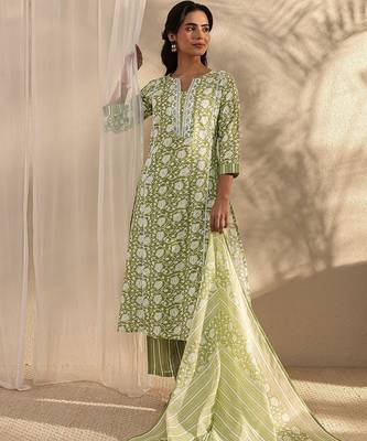 women floral printed regular kurta with trousers & with dupatta 1