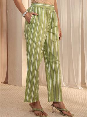 women floral printed regular kurta with trousers & with dupatta 5