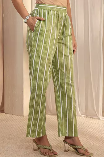 women floral printed regular kurta with trousers & with dupatta
