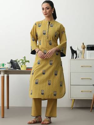 women ethnic motifs printed regular cotton blend kurta with trousers 3