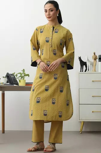 women ethnic motifs printed regular cotton blend kurta with trousers