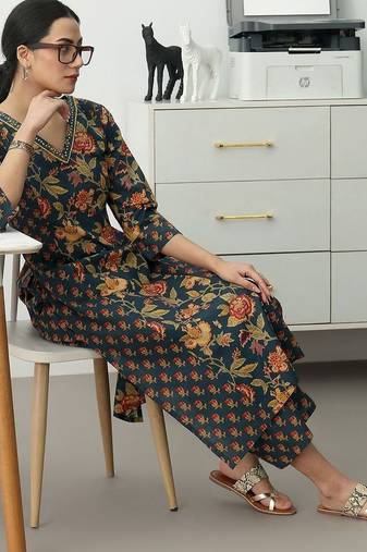 women floral printed regular cotton blend kurta with trousers