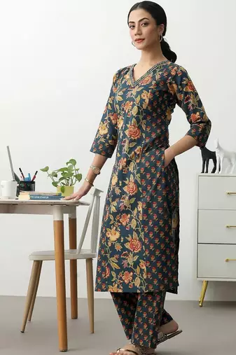 women floral printed regular cotton blend kurta with trousers