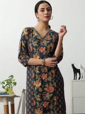 women floral printed regular cotton blend kurta with trousers 6