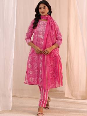 women ethnic motifs printed regular thread work kurta with trousers & with dupatta 4