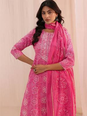 women ethnic motifs printed regular thread work kurta with trousers & with dupatta 5