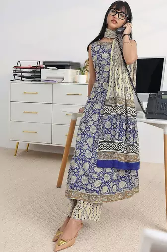women floral printed regular thread work kurta with trousers & with dupatta