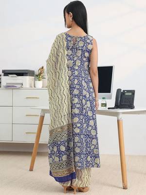 women floral printed regular thread work kurta with trousers & with dupatta 5