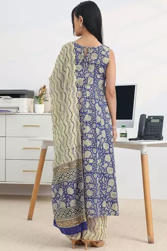 women floral printed regular thread work kurta with trousers & with dupatta