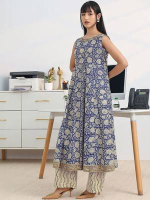women floral printed regular thread work kurta with trousers & with dupatta 7