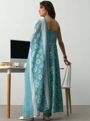 women printed regular cotton blend kurta with trousers & with dupatta 2