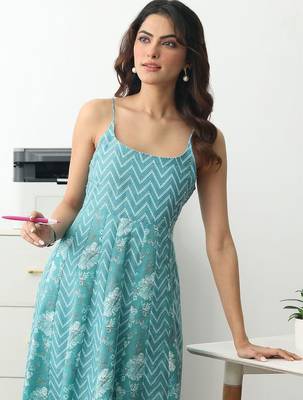 women printed regular cotton blend kurta with trousers & with dupatta 7