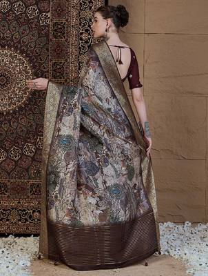 Beige woven design zari silk blend sungudi saree 3