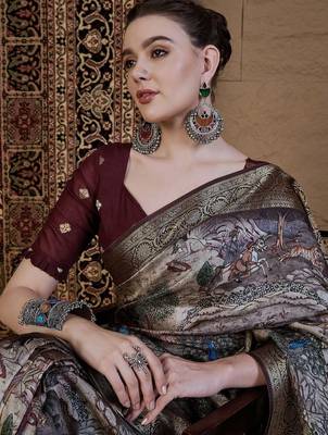Beige woven design zari silk blend sungudi saree 5