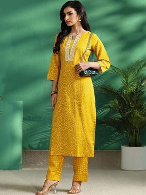 women ethnic motifs printed regular thread work kurta with trousers 1