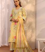 women printed regular kurta with trousers & with dupatta