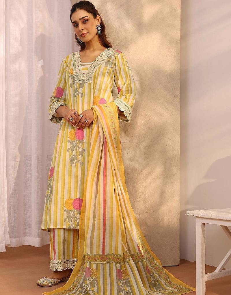 women printed regular kurta with trousers & with dupatta