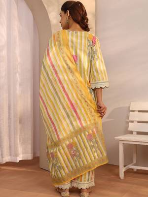 women printed regular kurta with trousers & with dupatta 3