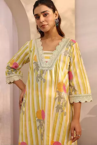 women printed regular kurta with trousers & with dupatta