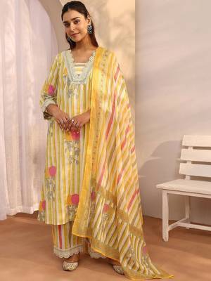 women printed regular kurta with trousers & with dupatta 5