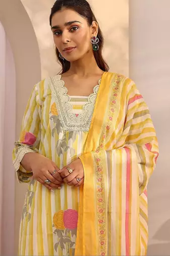 women printed regular kurta with trousers & with dupatta