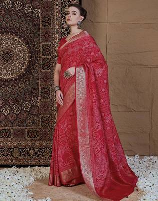 Red ethnic motifs zari silk blend sungudi saree 2