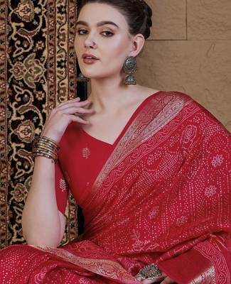 Red ethnic motifs zari silk blend sungudi saree 5