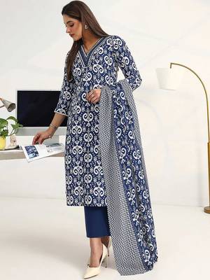 women ethnic motifs printed regular kurta with trousers & with dupatta 1