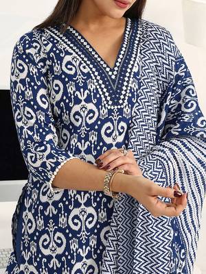 women ethnic motifs printed regular kurta with trousers & with dupatta 2