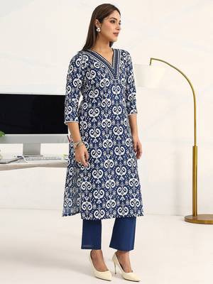 women ethnic motifs printed regular kurta with trousers & with dupatta 3