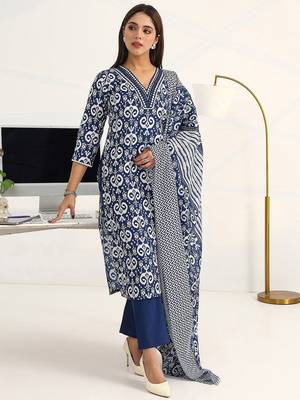 women ethnic motifs printed regular kurta with trousers & with dupatta 5