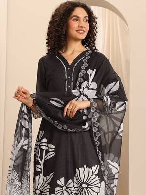 floral printed v-neck thread work straight kurta with trousers & dupatta 3