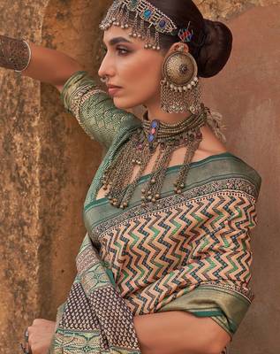 Beige jaali ethnic woven design silk blend  saree 3